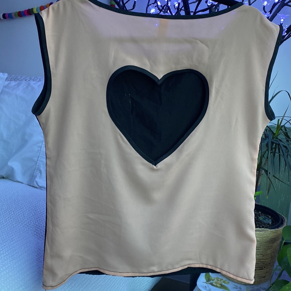 Black & Pink Blouse with Heart Cut Out, Fox Pin on the front. Size Medium. 🖤🎀
